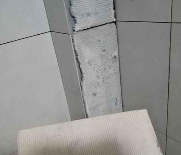 庄浪瓷砖空鼓维修公司分享下厨房瓷砖脱落的补救措施。